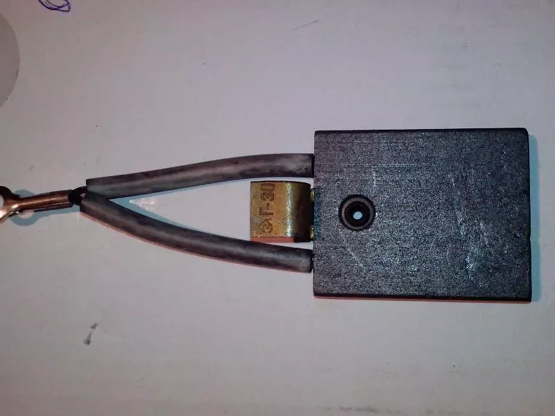 Щетка ЭГ 6,3х32х40 L 65, К1-3, ЭГ30, НК3 изолир вывод