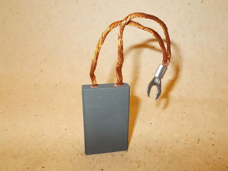 Щетка ЭГ 10х32х50 L110, К1-3, ЭГ8