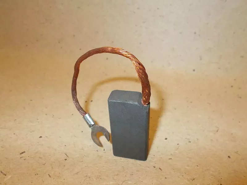 Щетка ЭГ 10х20х40 L110, К4-2, ЭГ14