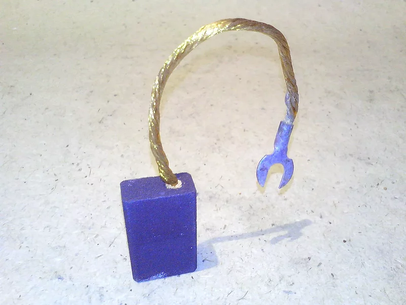 Щетка ЭГ 10х20х32 L110, К1-2, ЭГ841
