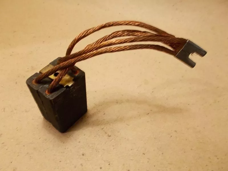 Щетка ЭГ 32х40х64 L140, К1-8, ЭГ14, НК2 Разрезная