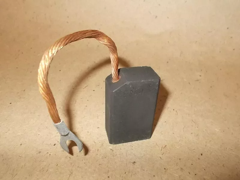 Щетка ЭГ 20х32х50 L110, 6ВГ1-8, К4-2, ЭГ841