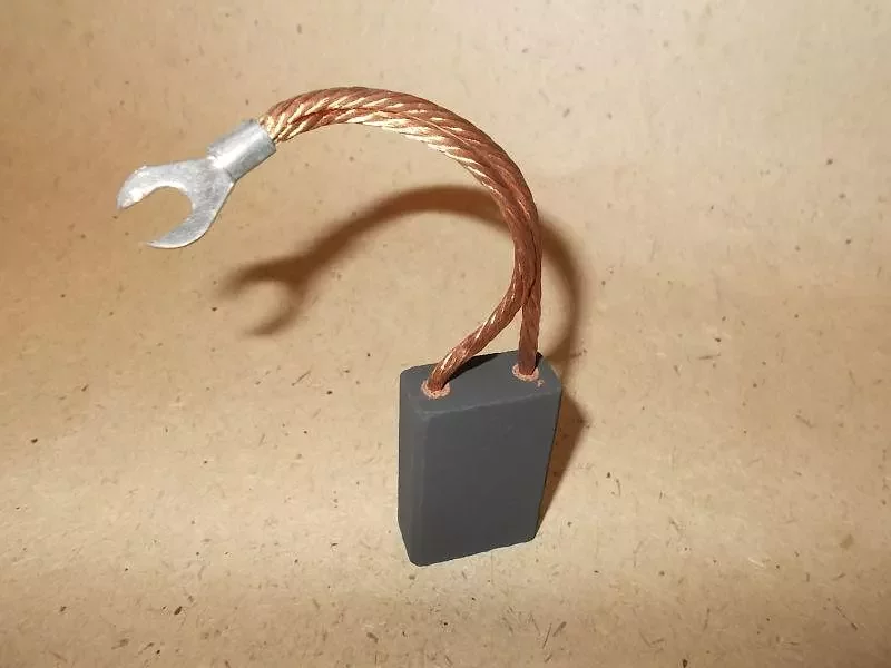 Щетка ЭГ 15х30х45 L100, К1-3, ЭГ74