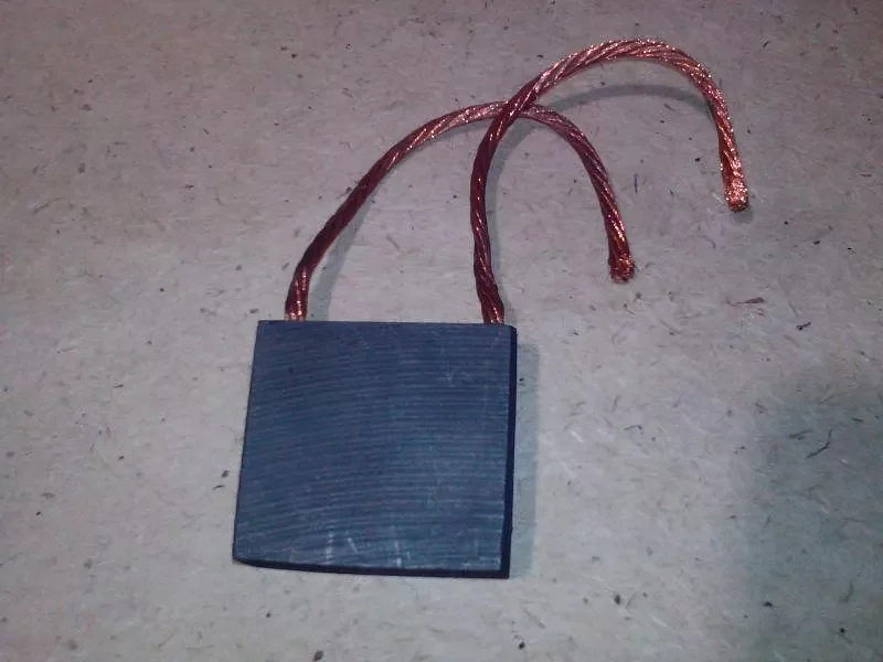 Щетка ЭГ 12,5х44х40 L110, К1-3, ЭГ2А без наконечника