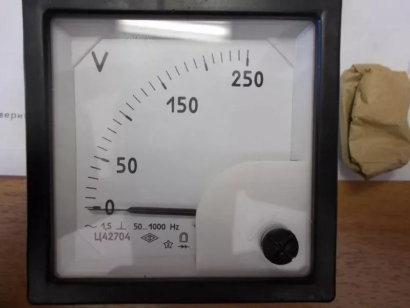 Вольтметр Ц 42704 250В кл 1,5