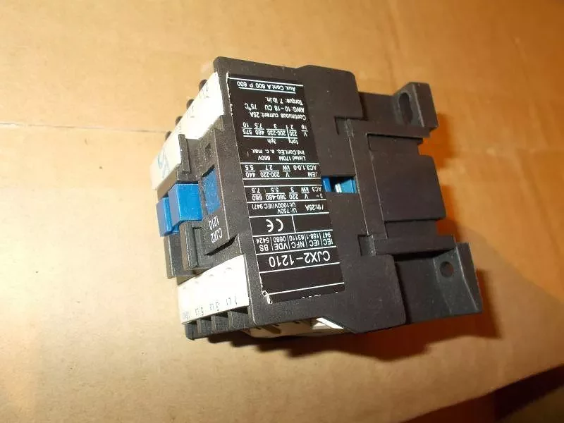 Контактор CJX2-1210 20А 220В