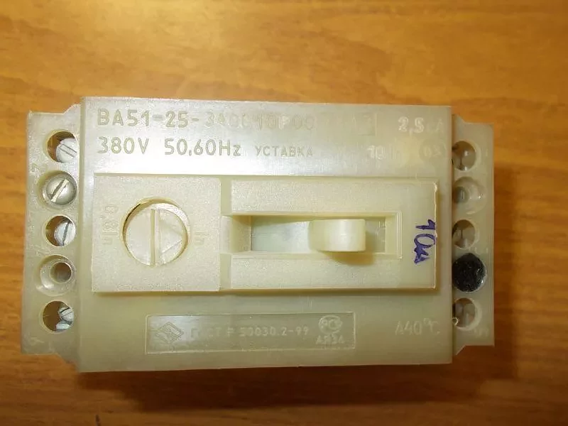 Автоматический выключатель ВА 51-25 10А (340010)