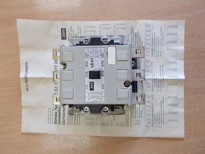 Контактор LS47 90A 220V AEG
