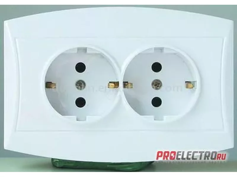 Розетка двойная, с заземлением DLE122D